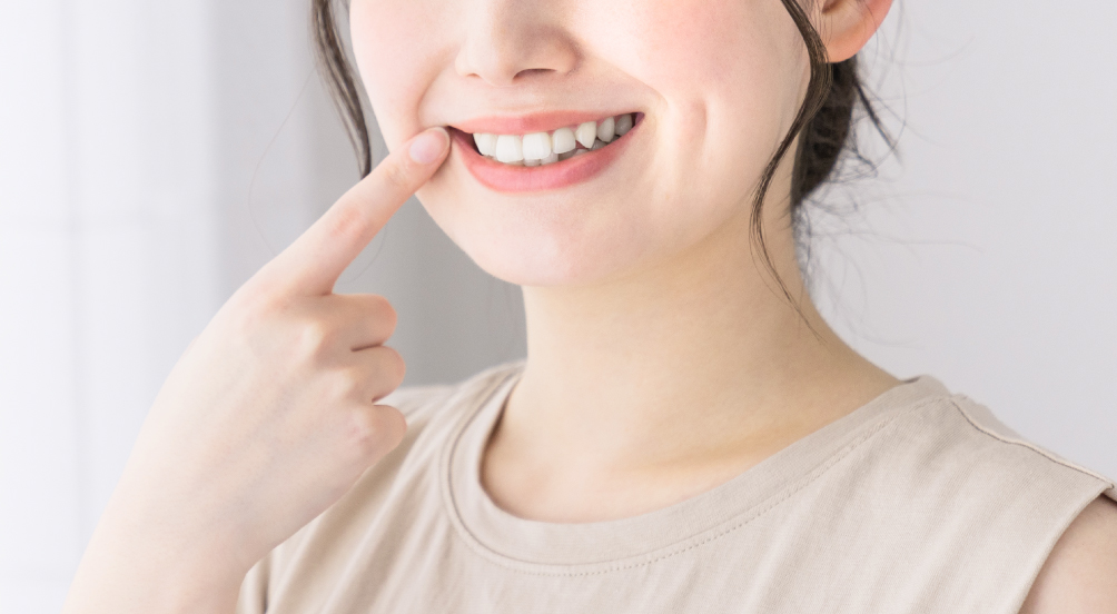 八重歯。すきっ歯は矯正治療で直せるイメージ画像